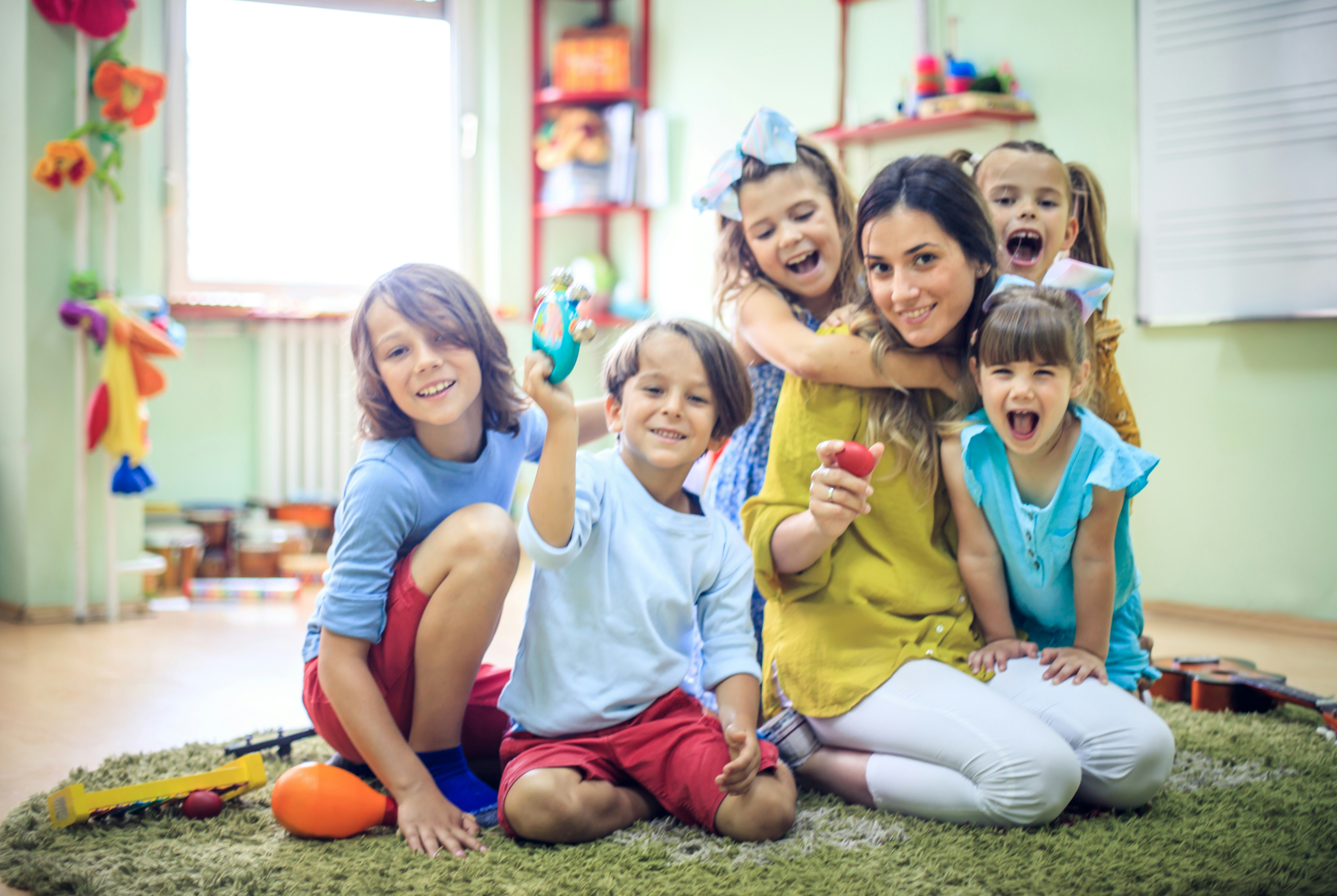teacher-with-students