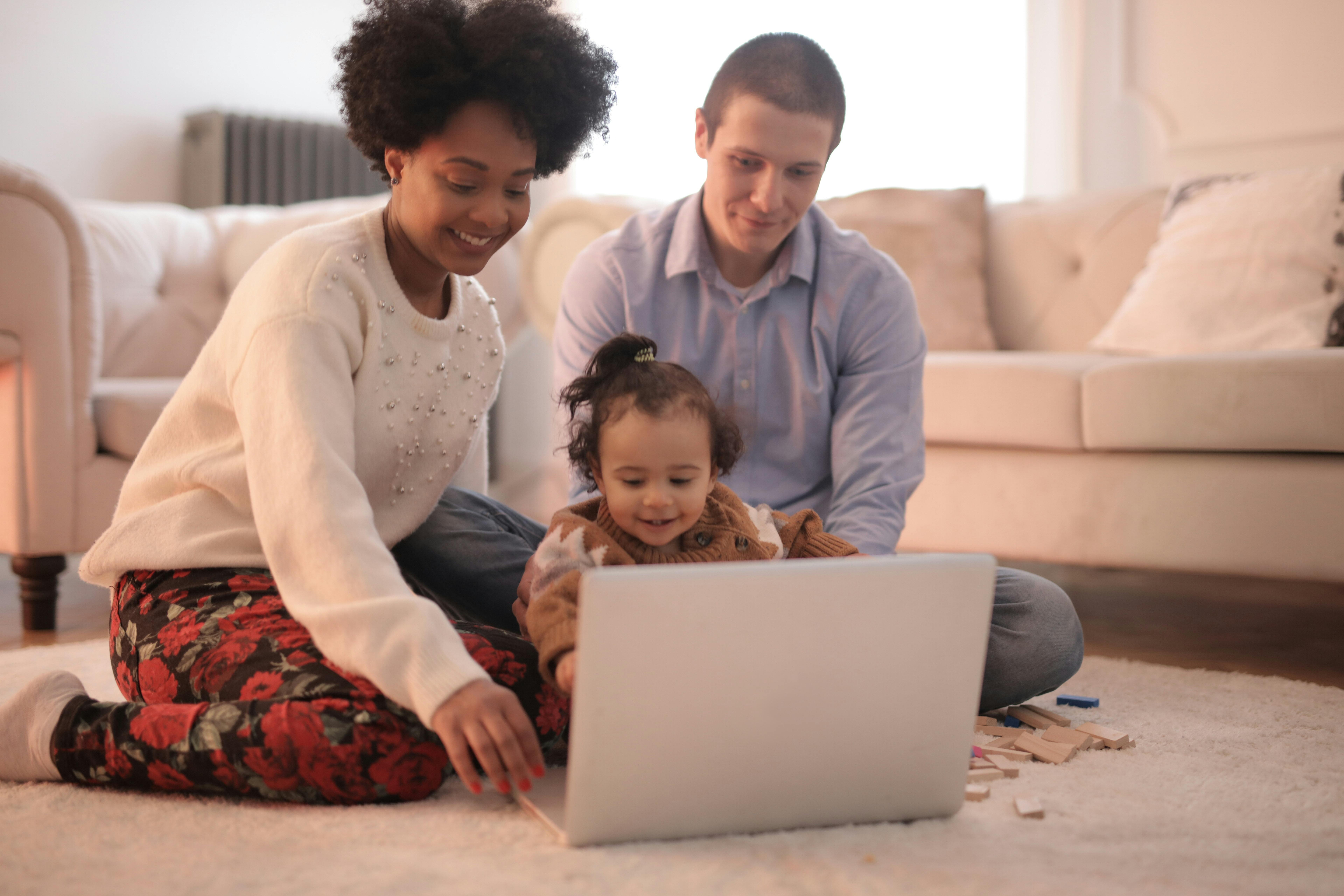 parents-with-baby-laptop